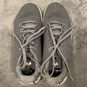Womens size 9 under armor tennis shoes